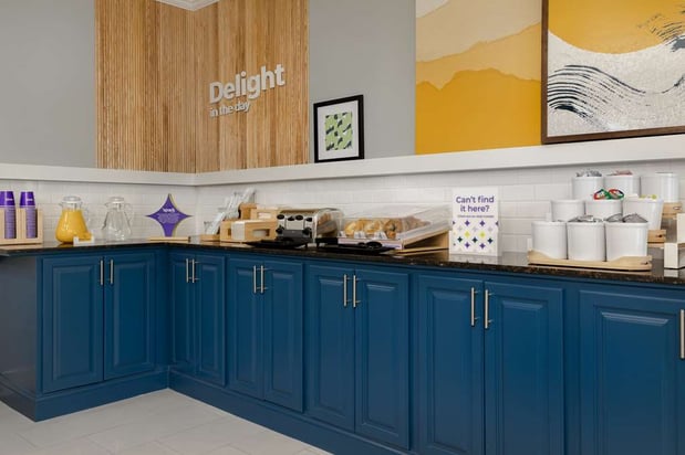 Images Spark by Hilton Evansville East IN