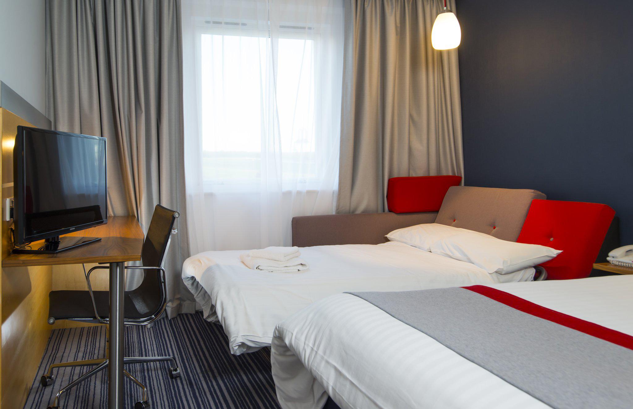 Holiday Inn Express London - Epsom Downs, an IHG Hotel Surrey 01372 755200