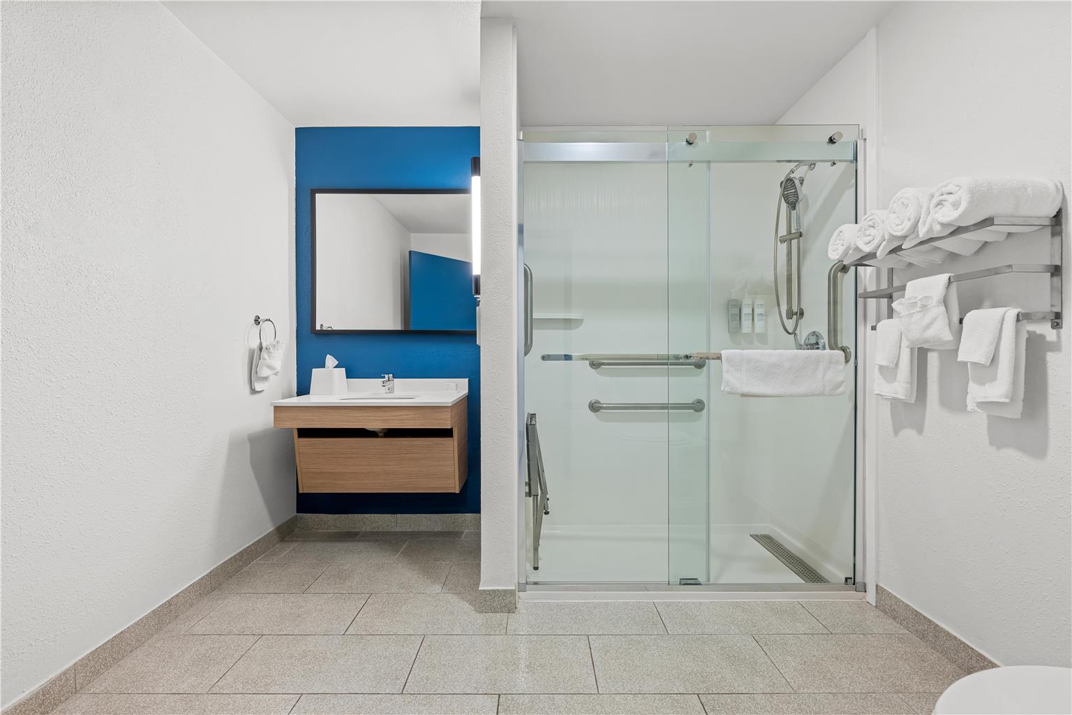 Guest room bath
