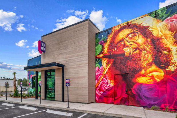 mellow mushroom mural of jerry garcia painted on building exterior
