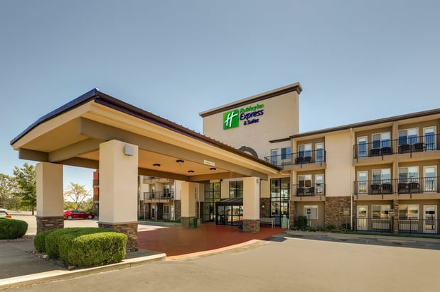 Images Holiday Inn Express & Suites Branson 76 Central by IHG