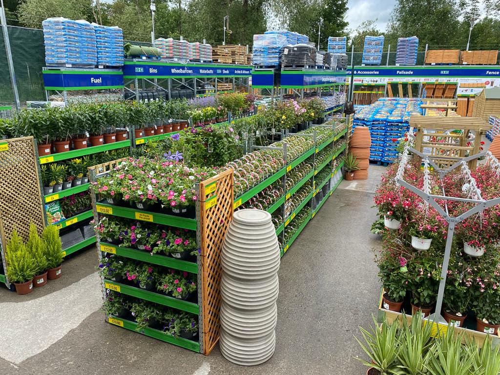 Images B&M Store with Garden Centre