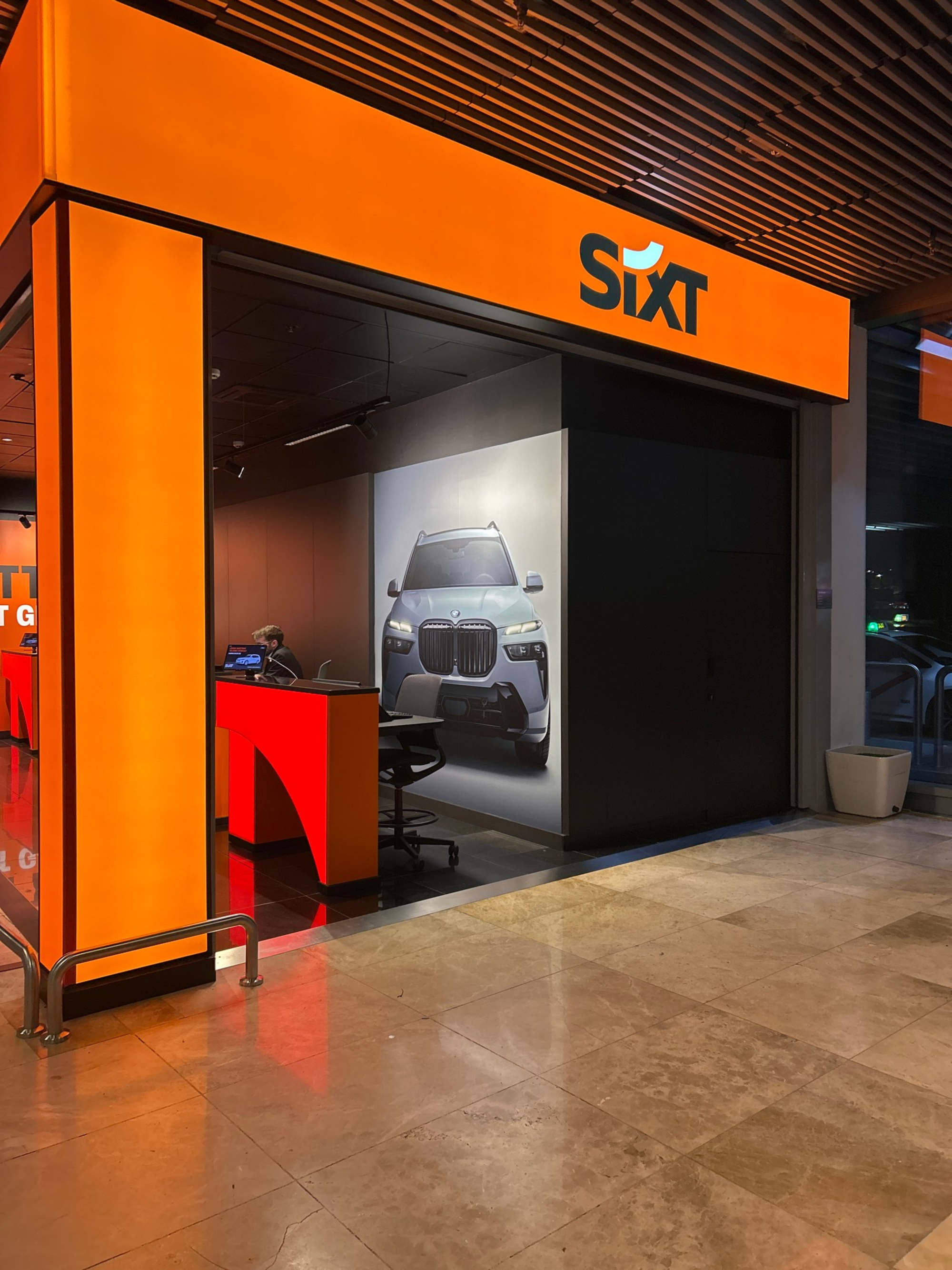 SIXT Alquiler de Coches - Madrid-Barajas - Aeropuerto Adolfo Su&aacute;rez - T 1 (MAD) 17