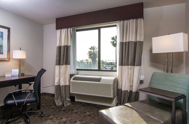 Images Holiday Inn Express & Suites Carlsbad Beach by IHG