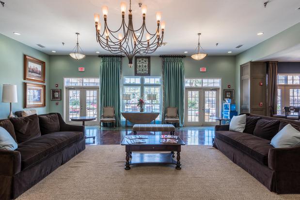 Images Central House on Stadium Apartments