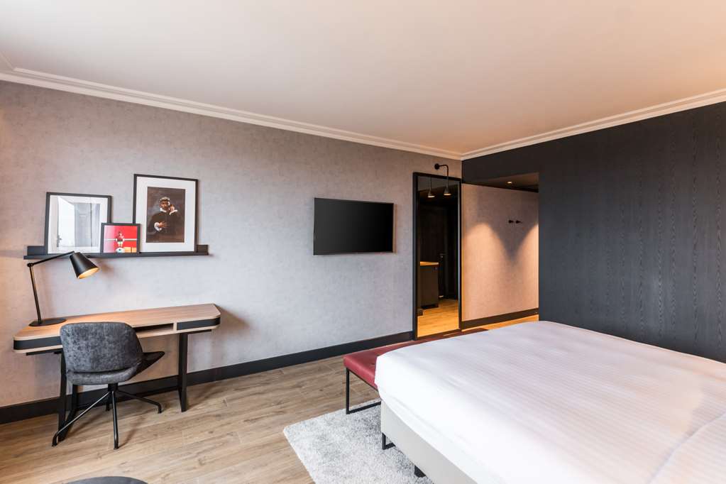 Images Radisson RED Hotel London Heathrow