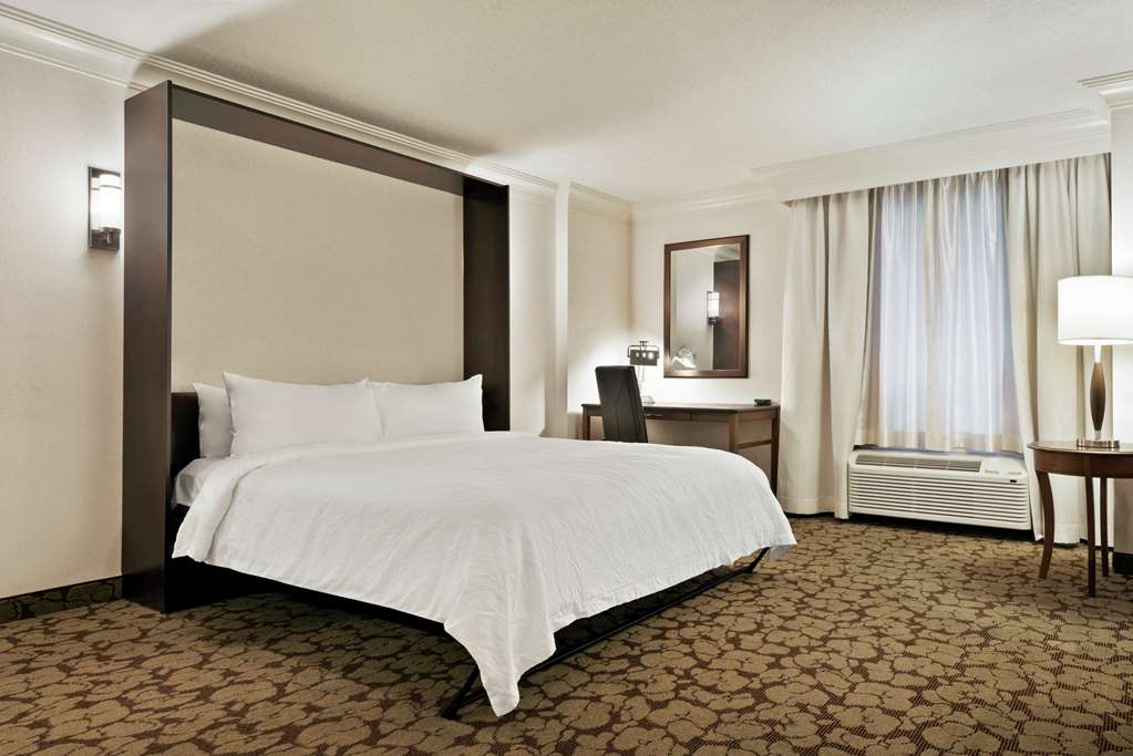 Images Hilton Garden Inn Saskatoon Downtown