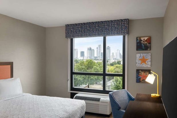 Images Hampton Inn Austin East Side 5th Street