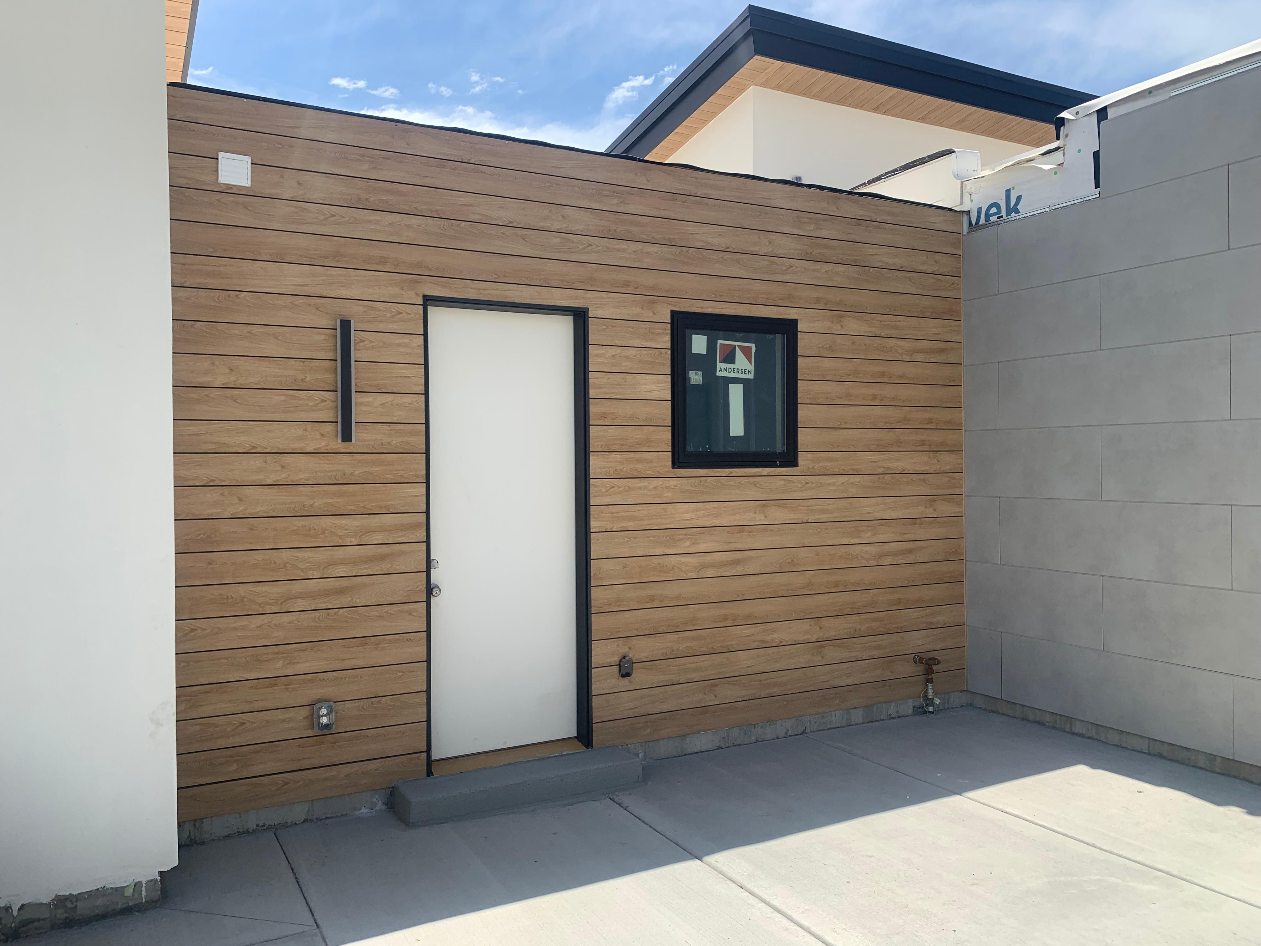 Chamclad siding installation on a new home