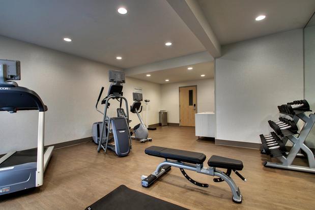 Images Holiday Inn Express & Suites Cedar Rapids-I-380 @ 33rd Ave by IHG