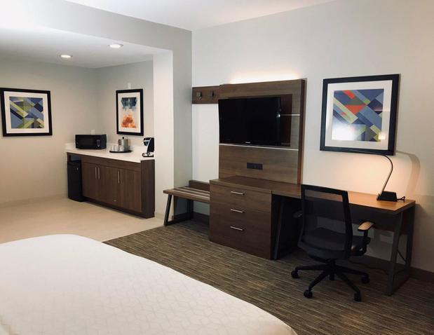 Images Holiday Inn Express & Suites Fremont - Milpitas Central by IHG