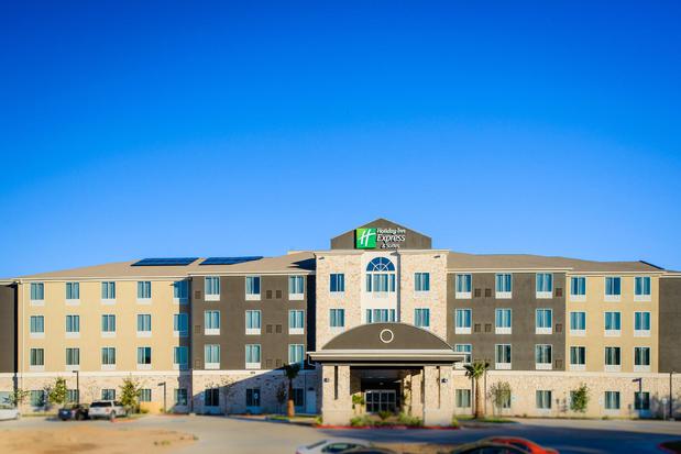 Images Holiday Inn Express & Suites Austin NW - Arboretum Area, an IHG Hotel