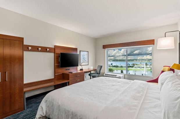 Images Holiday Inn Express & Suites Orlando - Lake Buena Vista by IHG