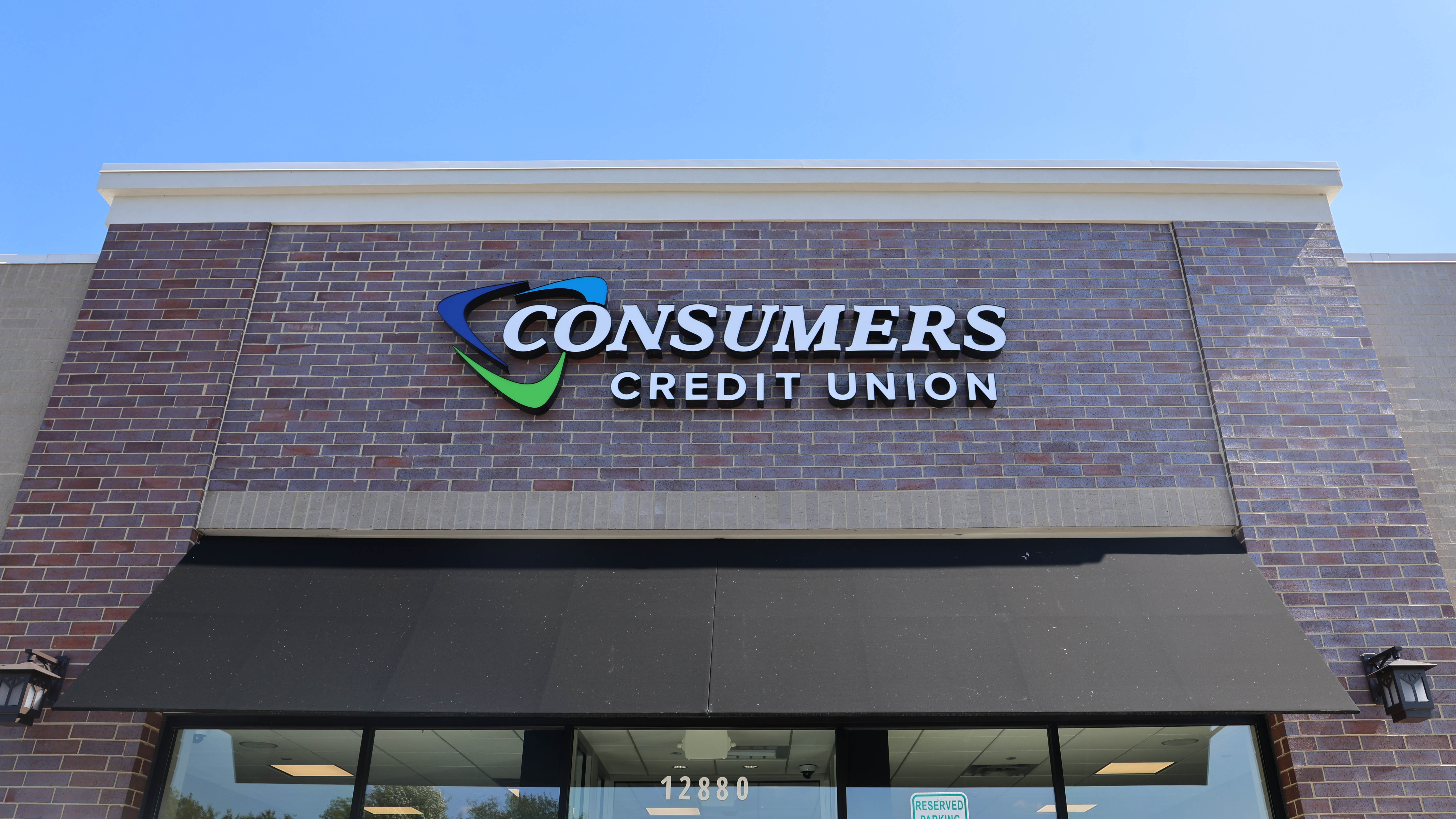 Consumers Credit Union in Huntley at 12880 IL-47, building signage. 