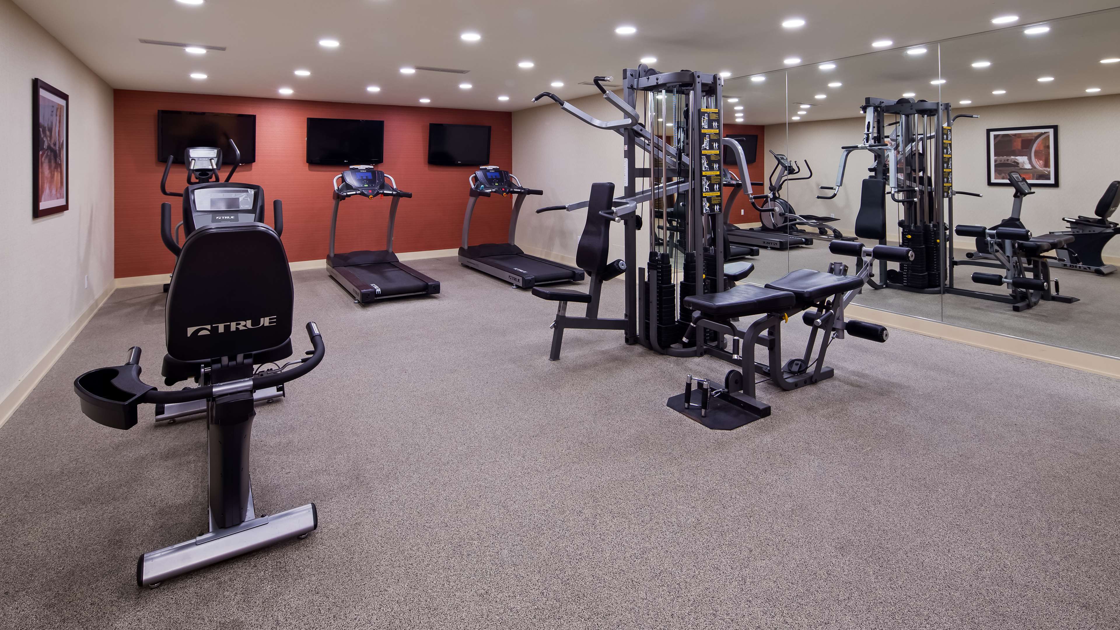 Fitness center Best Western Plus Montreal Downtown-Hotel Europa Montreal (514)866-6492