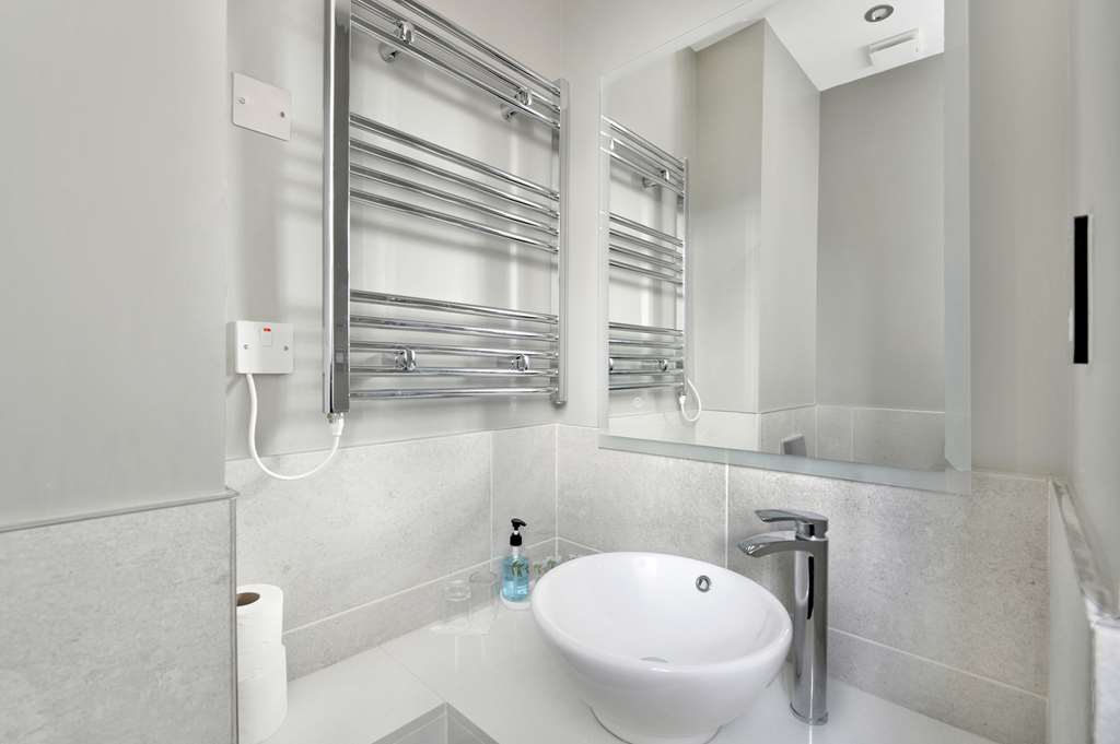 Superior Room bathroom Radisson Blu Hotel, Perth Perth 01738 637237