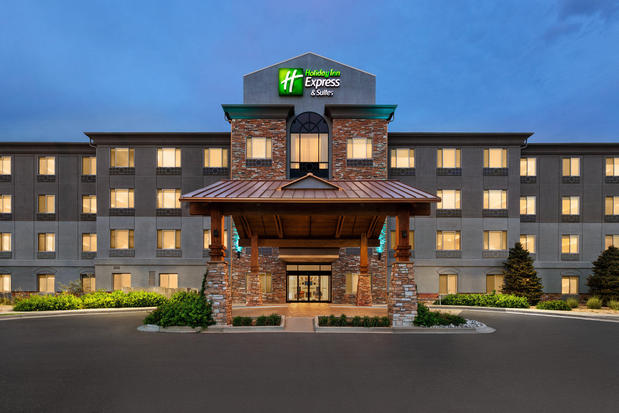 Images Holiday Inn Express & Suites Denver Airport by IHG