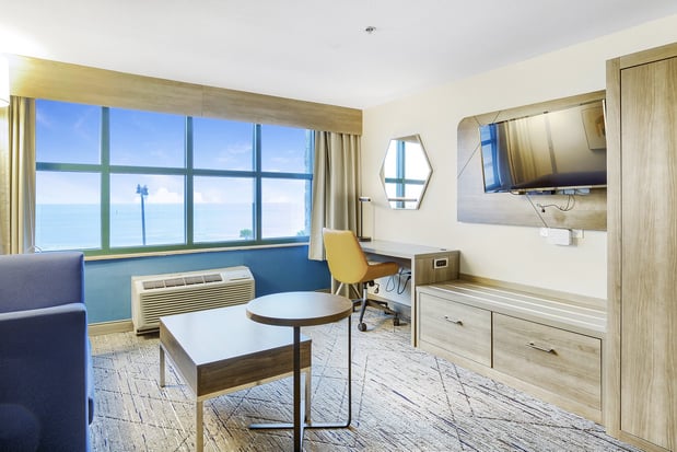 Images Holiday Inn Express Gulfport Beach by IHG