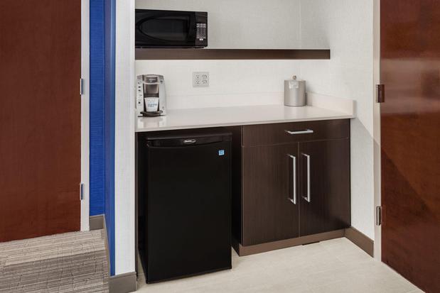 Images Holiday Inn Express & Suites South Portland by IHG