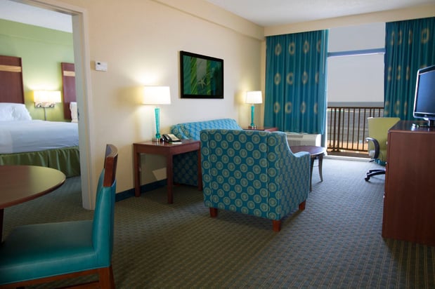 Images Holiday Inn & Suites Virginia Beach - North Beach by IHG