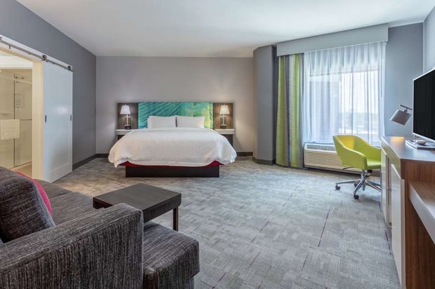 Images Hampton Inn & Suites by Hilton Burlington