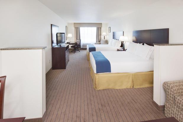 Images Holiday Inn Express & Suites Omaha I - 80, an IHG Hotel