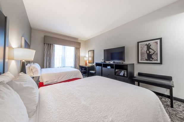 Images Hampton Inn & Suites DuPont