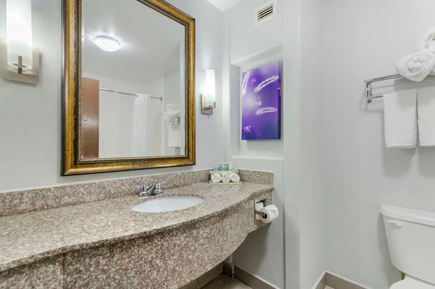 Images Best Western Medical Center North Inn & Suites Near Six Flags