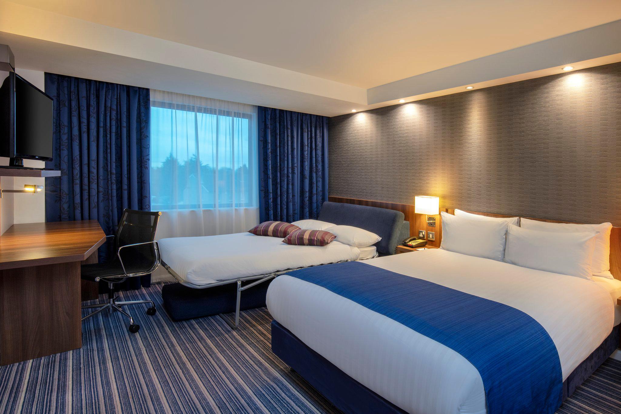 Holiday Inn Express London - Heathrow T5, an IHG Hotel Slough 01753 684001