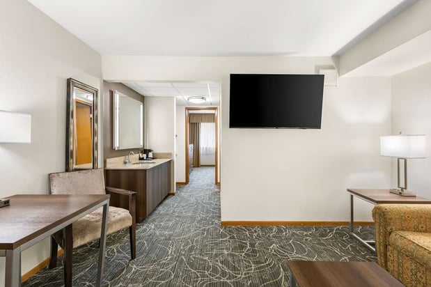 Images Best Western West Towne Suites