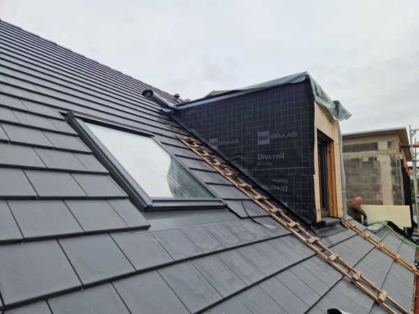 Professionelle Dachfenster-Montage in Weißenthurm bei Neuwied und im Raum Mayen-Koblenz. Fachgerechter Einbau von Dachfenstern und Dachgauben inklusive Abdichtung, Wärmedämmung und sicherer Integration in die Dacheindeckung – für mehr Tageslicht, Wo...