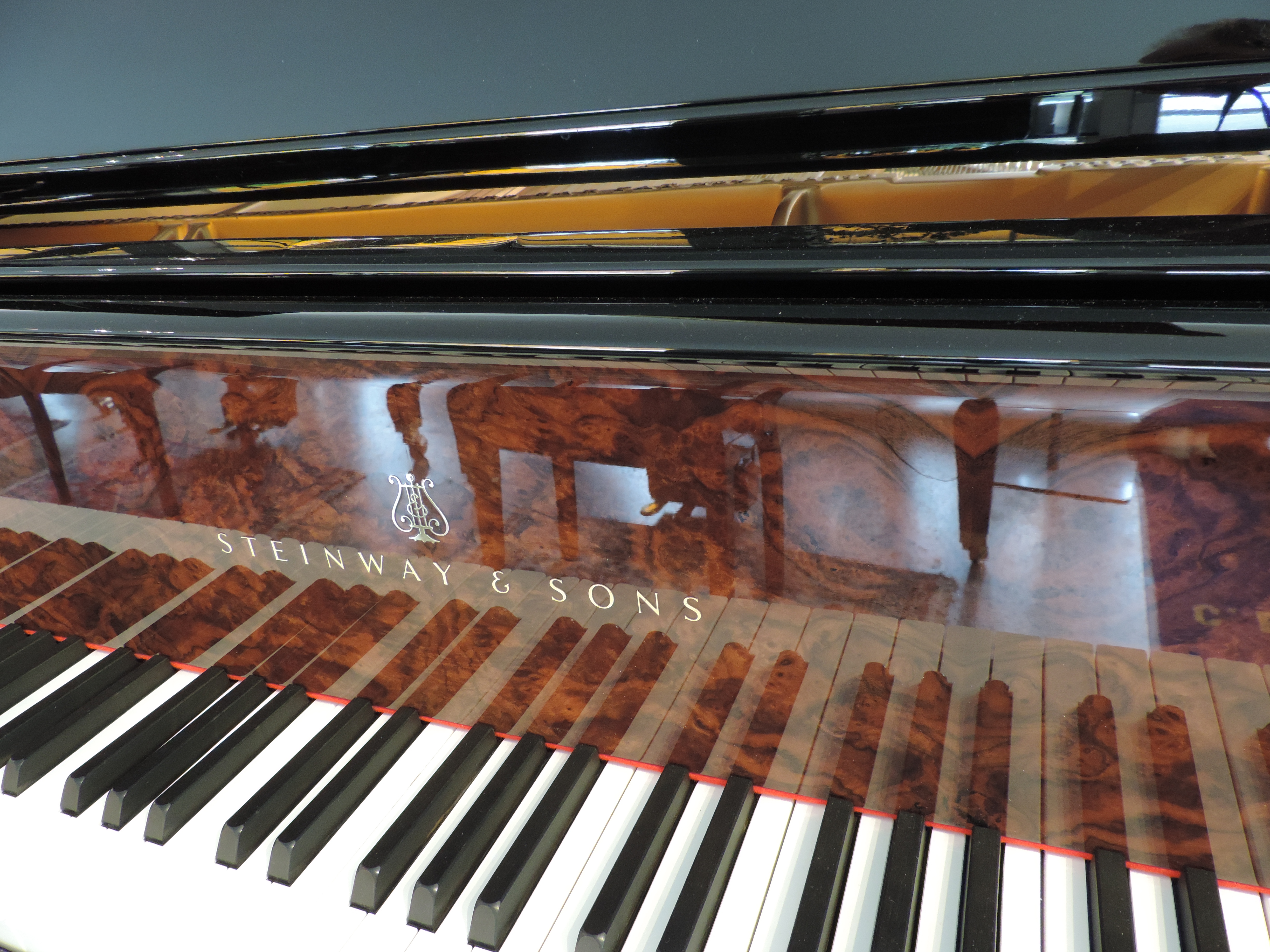 Bilder Heutschi Piano AG