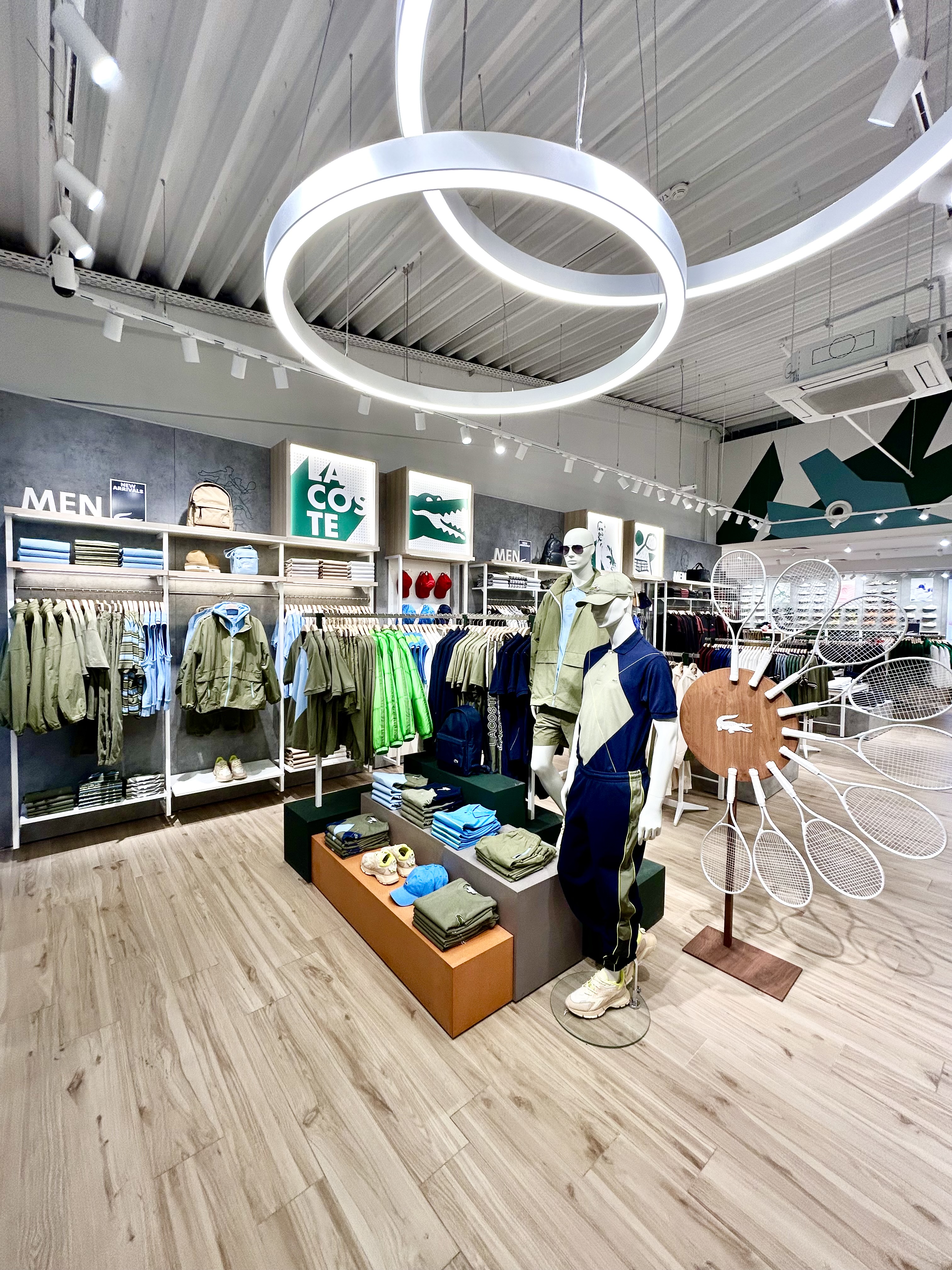 Bild 5 von Lacoste Outlet Parndorf