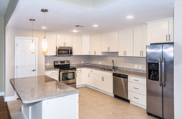 Images Harbor Hill Apartments