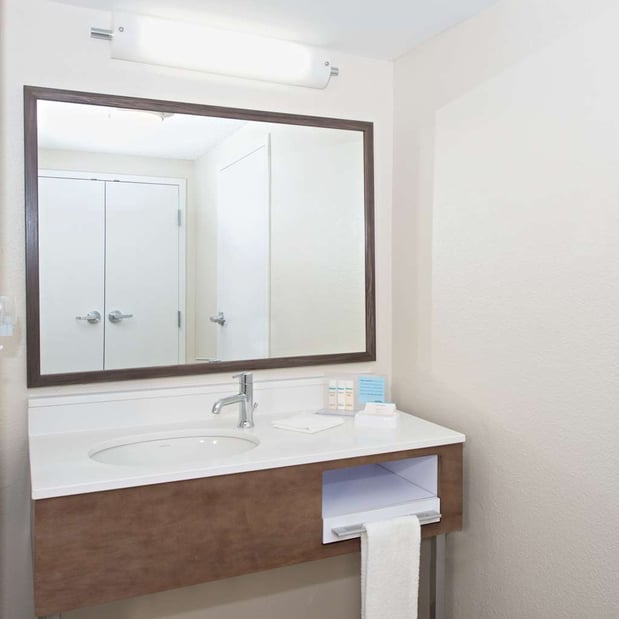 Images Hampton Inn & Suites N. Ft. Worth-Alliance Airport