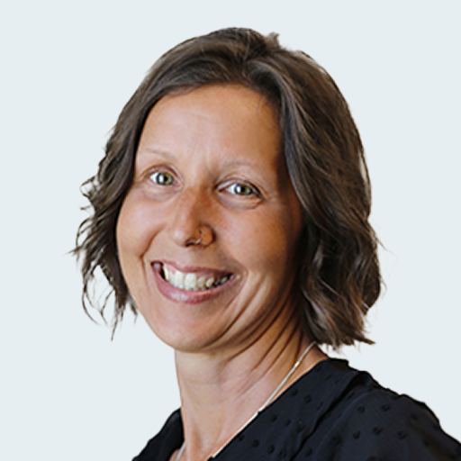 Kari Girdlestone headshot.