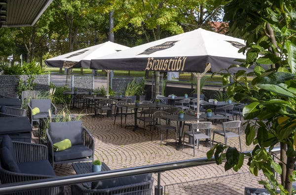 Terrasse der Maritim Bar mit Lounge