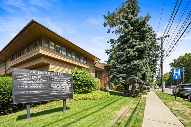 Images Neil S. Stearns, DMD, Bruce G. Freund, DDS – A Dental365 Company
