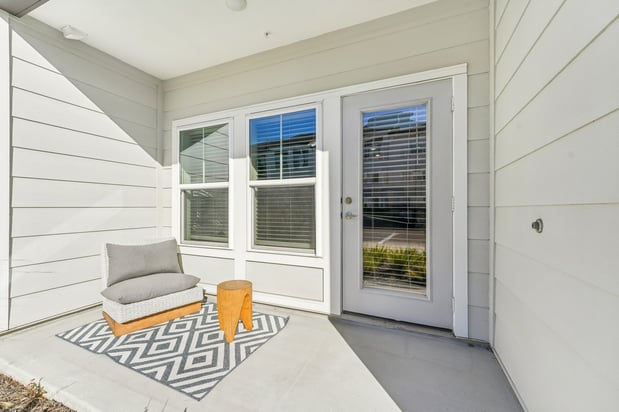 Images Story Lake Gibson | Luxury Apartment Homes