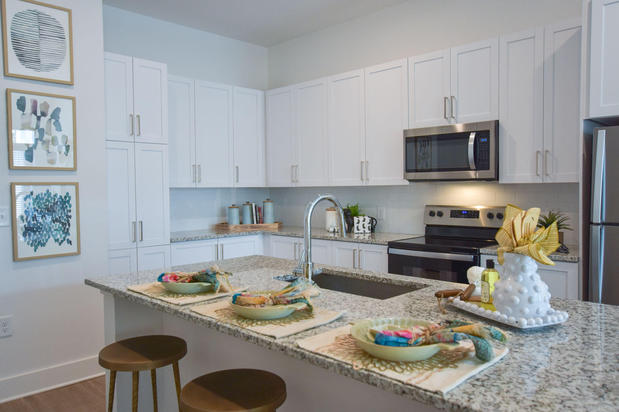 Images The Ivy at Ariston