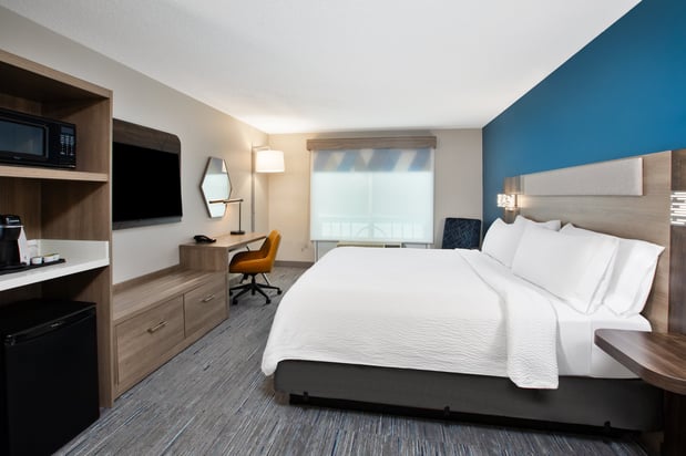 Images Holiday Inn Express & Suites Grand Rapids-North by IHG
