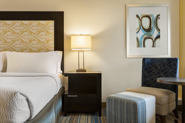 Images Holiday Inn Express & Suites Colorado Springs Central by IHG