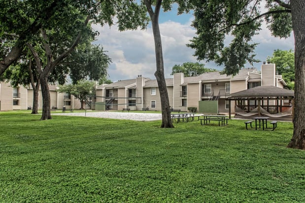 Images Abbey Glenn Apartments