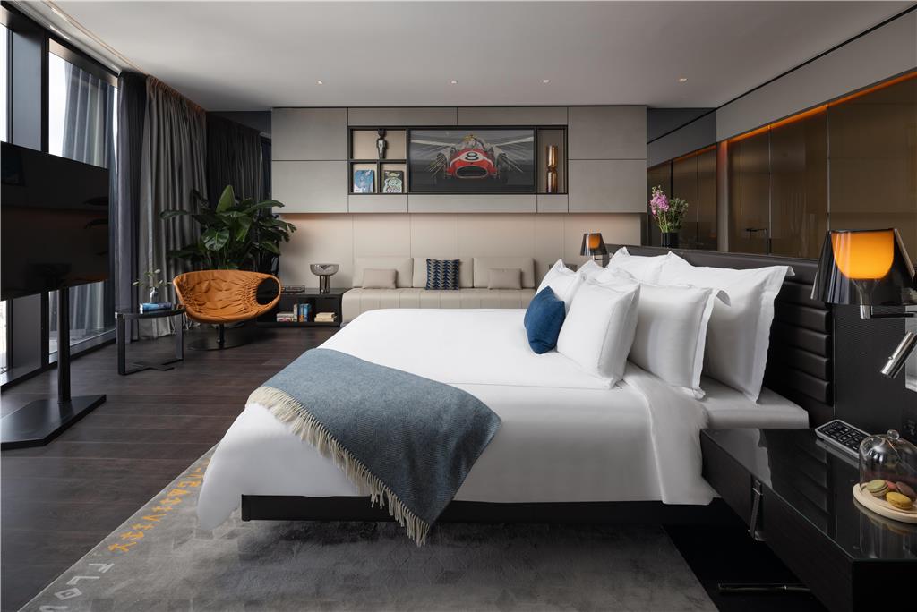 Suite bedroom