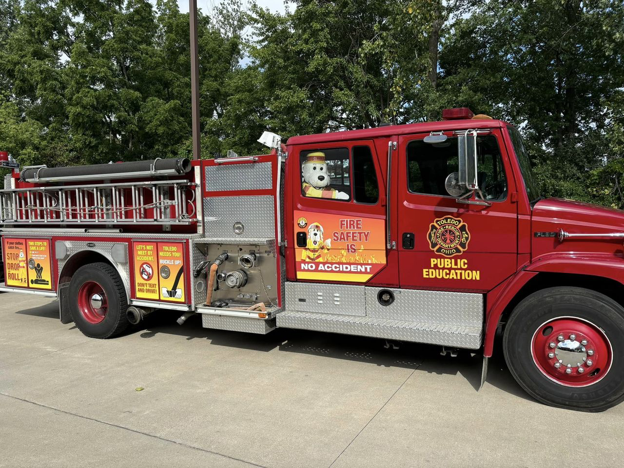 I had the great privilege to spend time with Safe Kids Greater Toledo and the Toledo Fire & Rescue Department helping parents keep their children safe on the road! I learned so much. If you’re not sure if your child’s seat is properly placed, please reach out. These ladies are making a difference in our city and protecting our babies. Thank you!