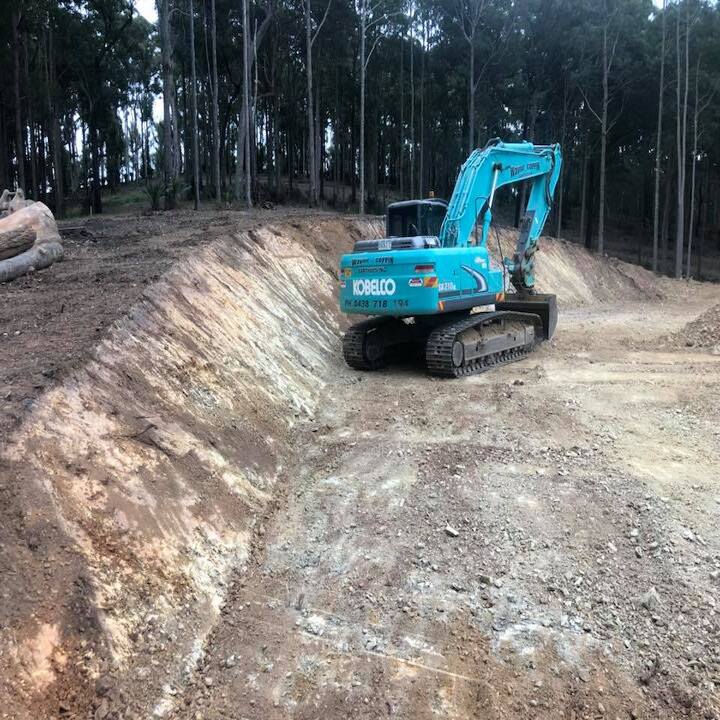 Images Wayne Coppin Earthmoving