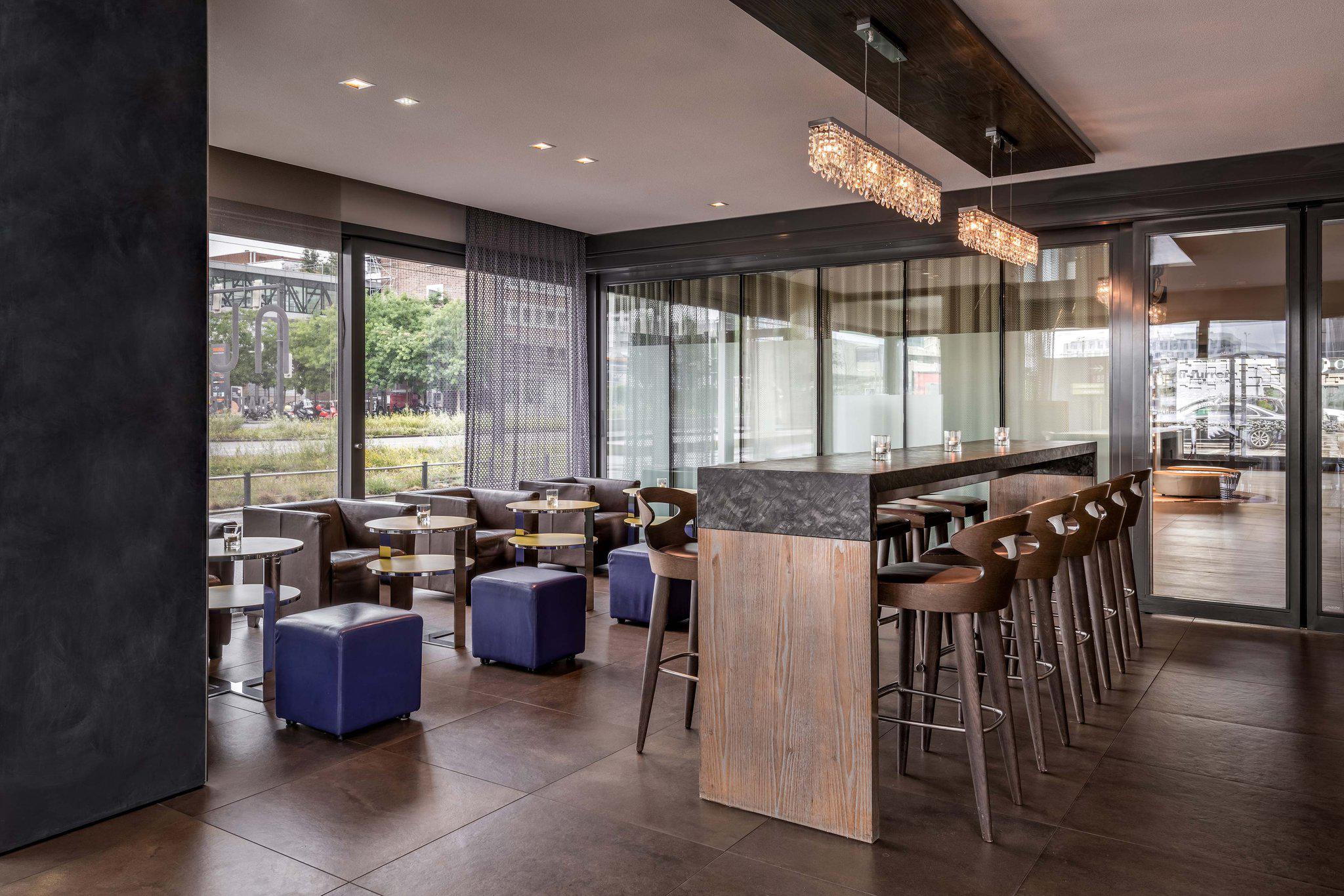 Sheraton Zurich Hotel, Pfingstweidstrasse 100 in Zurich