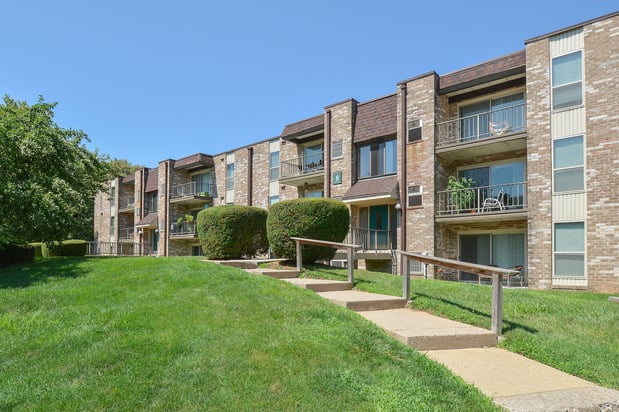 Images Summit Trace Apartments