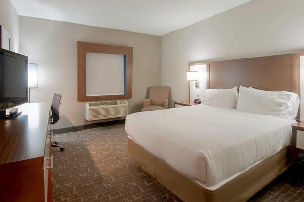 Images Holiday Inn Express & Suites Nashville-I-40&I-24(Spence Ln), an IHG Hotel