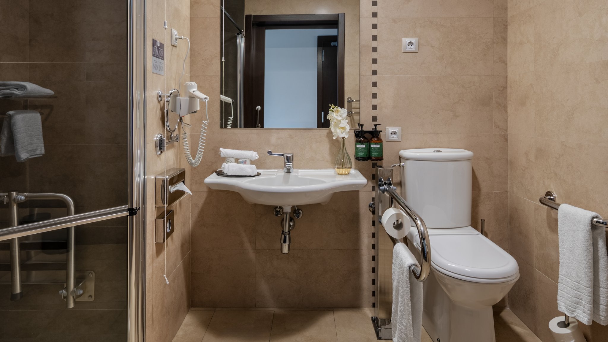 Images Crowne Plaza Madrid Airport by IHG